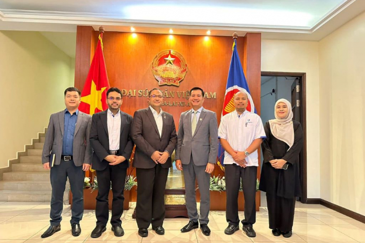 Courtesy Visit to the Embassy of Vietnam expands efforts for new cooperation between UMPSA and Educational Institutions in Vietnam