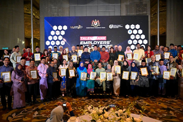 Bidang Automotif dan Kejuruteraan Mekatronik UMPSA diiktiraf 6 bintang pilihan utama majikan