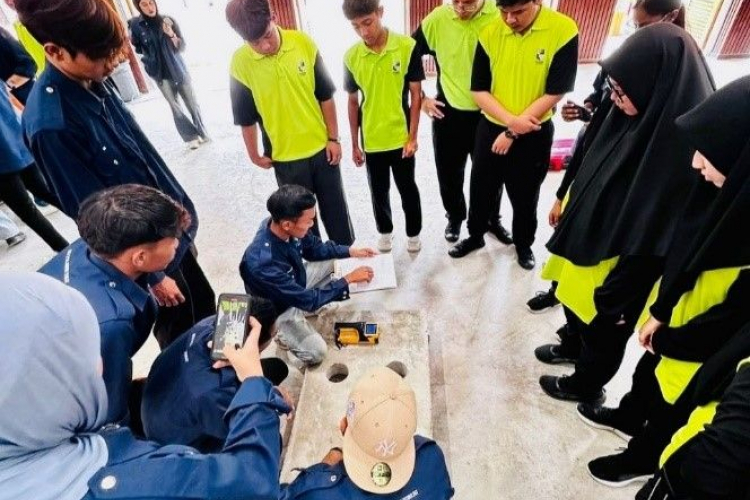 Dari Bilik Kuliah ke Komuniti: Menyemai Nilai untuk Melahirkan Pemimpin 