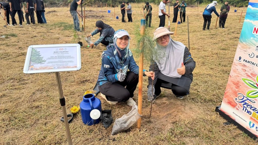 120 sukarelawan jayakan program Penanaman 400 Pokok Rhu di Pantai Lagenda
