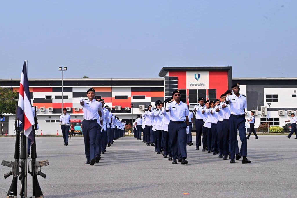 127 orang kadet UMPSA, UMT dan UniMAP terima pentauliahan sebagai Leftenan Muda PASKAM