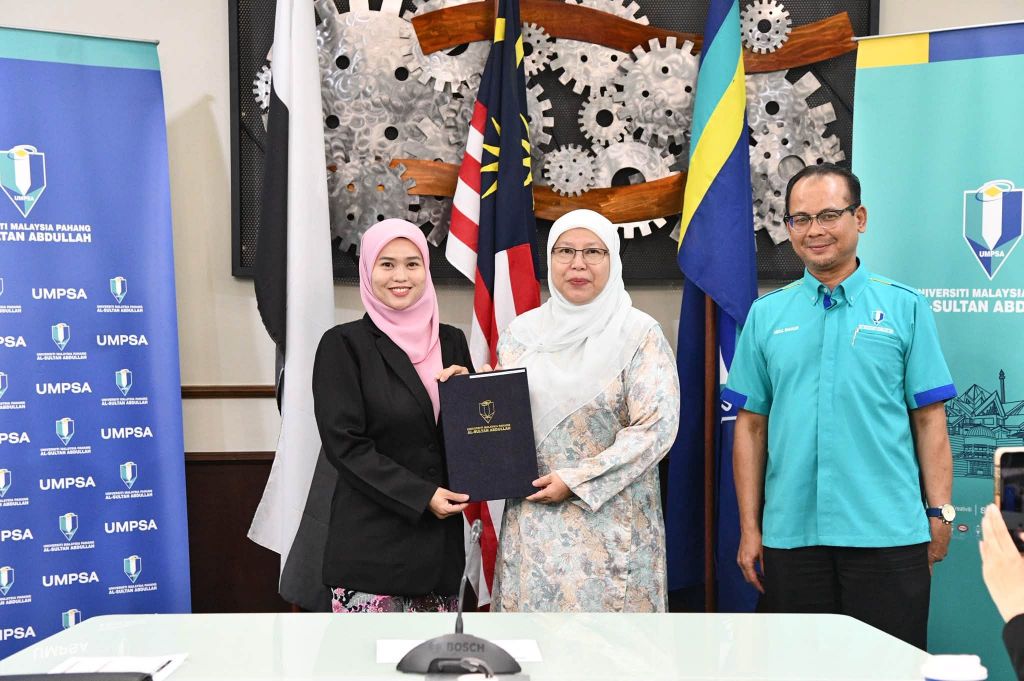16 warga UMPSA terima kenaikan pangkat, terus pacu kecemerlangan universiti