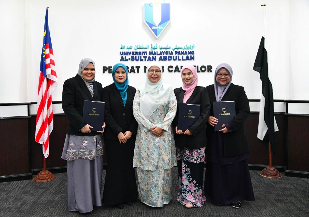 16 warga UMPSA terima kenaikan pangkat, terus pacu kecemerlangan universiti