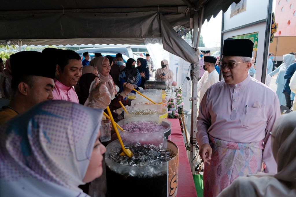 UMP residents celebrate Aidilfitri, appreciate frontliners