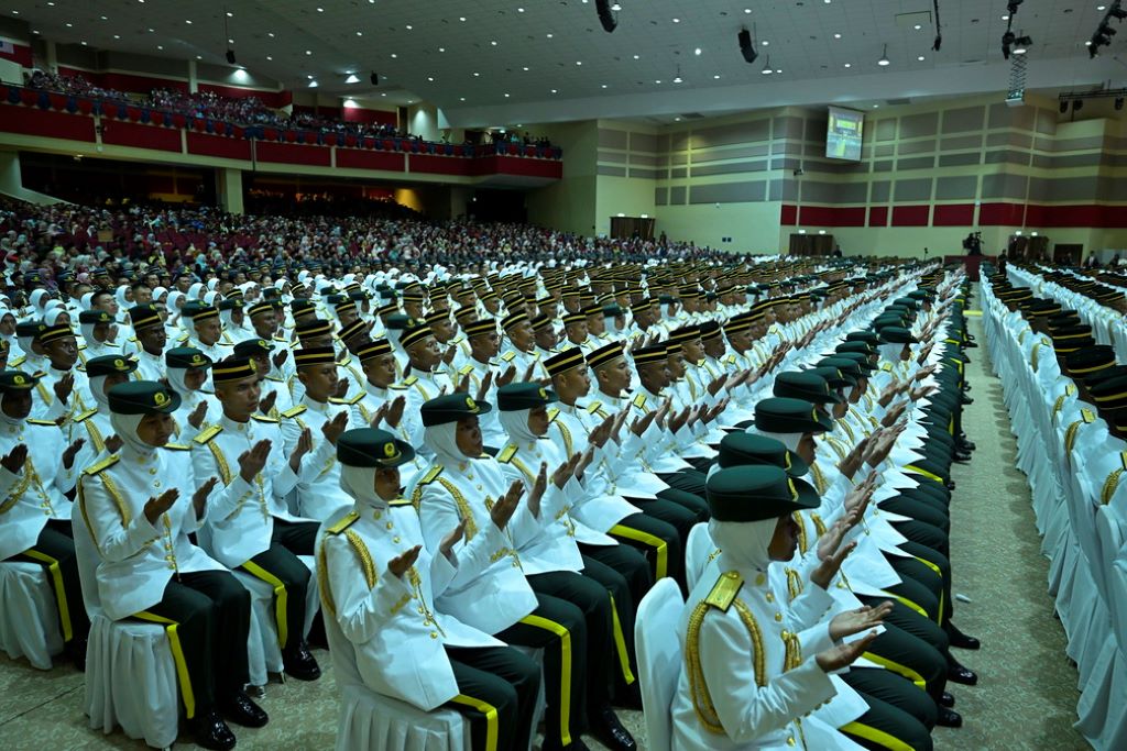 3 Pegawai Kadet UMPSA dinobat sebagai Pegawai Kadet Terbaik PALAPES