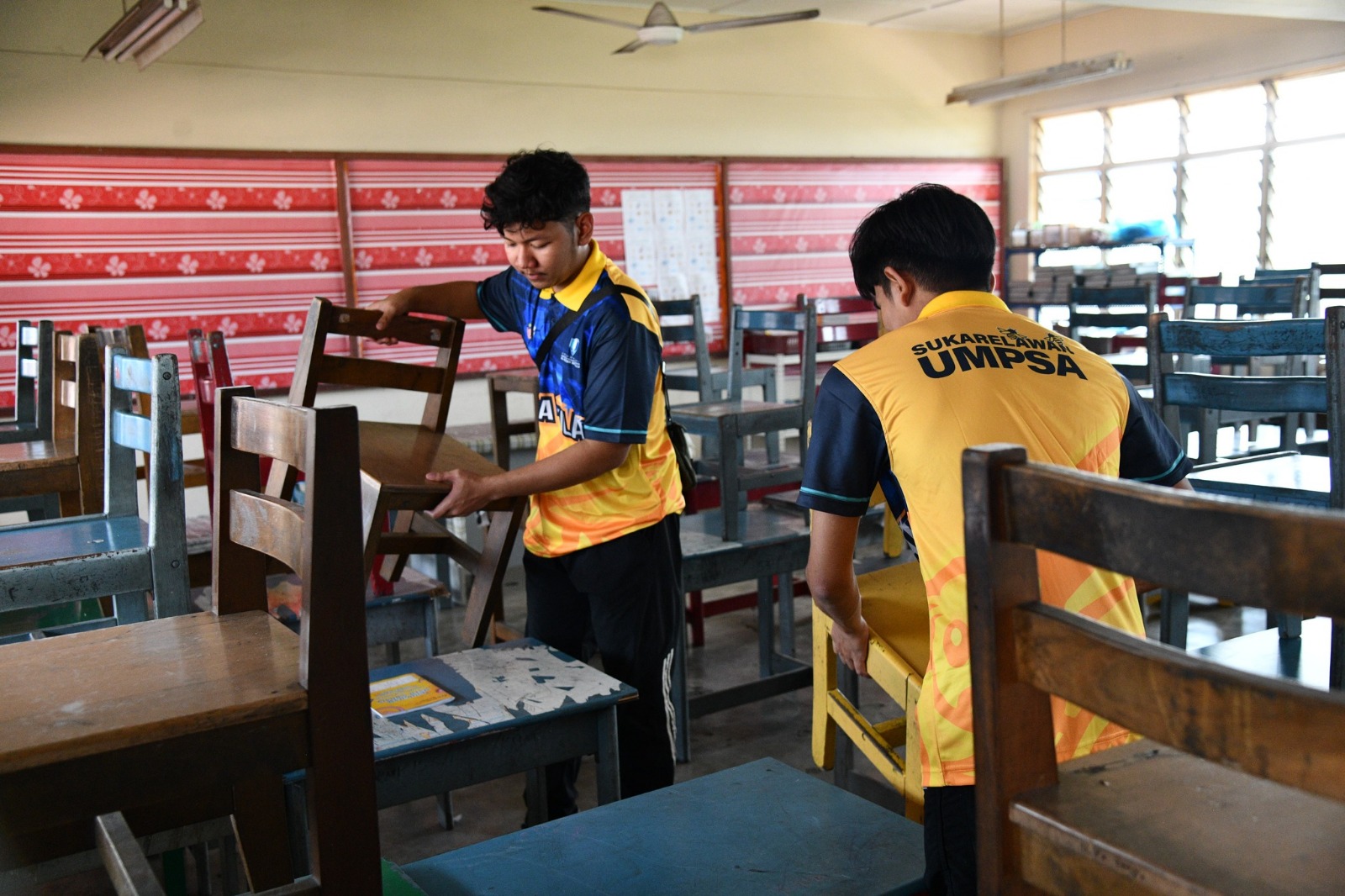Pembangunan mahasiswa hari ini tidak lagi terhad kepada kecemerlangan akademik semata-mata. Universiti turut berperanan membentuk insan yang mampu memberi makna kepada masyarakat. Dalam konteks ini, konsep ‘KITA Memberi, Orang Merasa’ dilihat sebagai pendekatan pembangunan mahasiswa melalui kesukarelawanan yang berteraskan nilai, pengalaman komuniti dan kesedaran sosial. Berpaksikan aspirasi Mahasiswa Pilihan Komuniti dalam UMPSA30 dan semangat Amanat Naib Canselor 2026, pendekatan ini menghubungkan falsafa