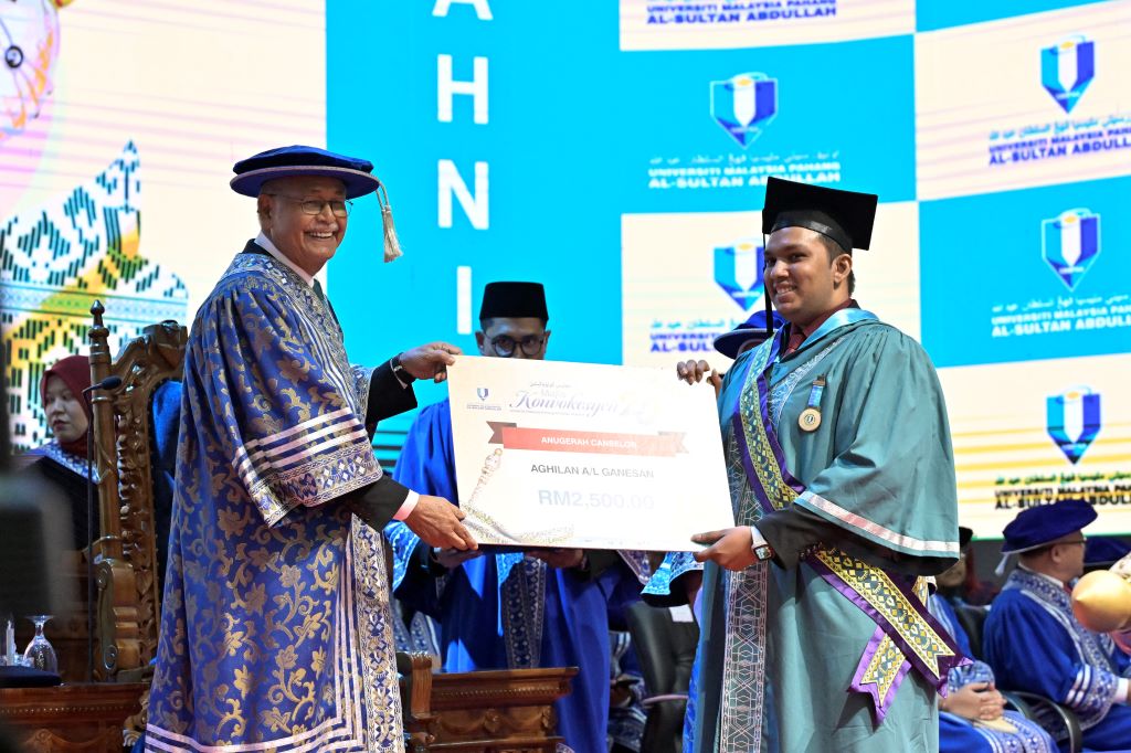 Aghilan anak pasangan guru raih Anugerah Canselor UMPSA