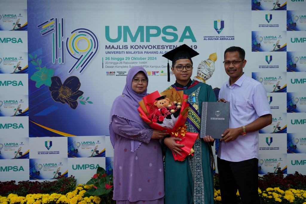 Aiman Firdaus penerima Anugerah Kecemerlangan UMW Holdings Bhd. bukti pelajar Kolej Vokasional boleh berjaya