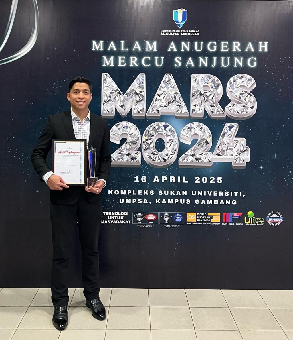 Aizat Mohd Nasir alumni muda cemerlang terima Anugerah Mercu Sanjung Alumni Harapan UMPSA 2024