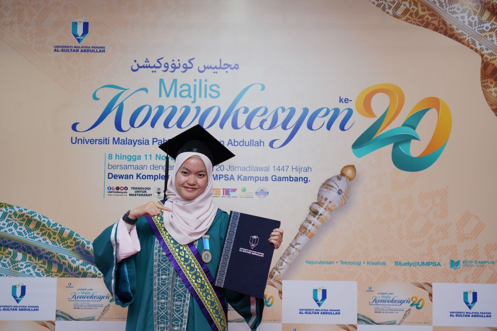 Anak Polis Bantuan, Nadjwa Farhana terima Anugerah Profesor Dato' Dr. Mashitah Mohd Yusoff