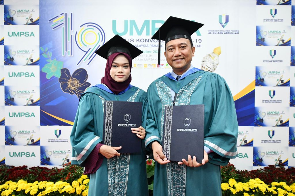 Father and daughter, Executive Bachelor of Business Management Graduates, share the stage to celebrate success