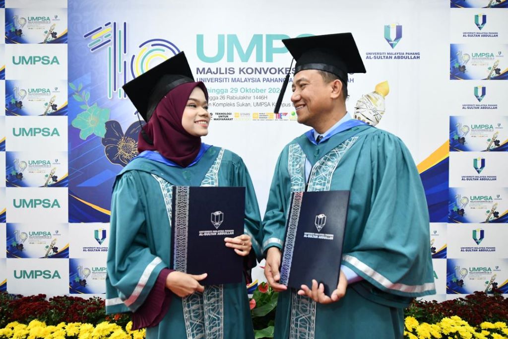 Father and daughter, Executive Bachelor of Business Management Graduates, share the stage to celebrate success