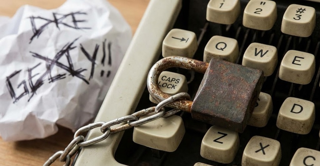 Bahasa Menjerit di Skrin: Mengapa Caps lock Boleh Merosakkan Kredibiliti Penulisan?