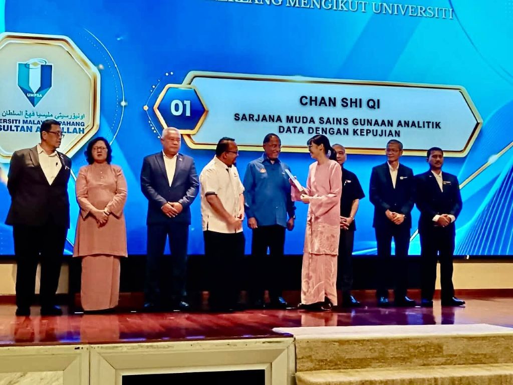 Chan Shi Qi pelajar cemerlang STPM 2025 terima tajaan yuran pengajian UMPSA