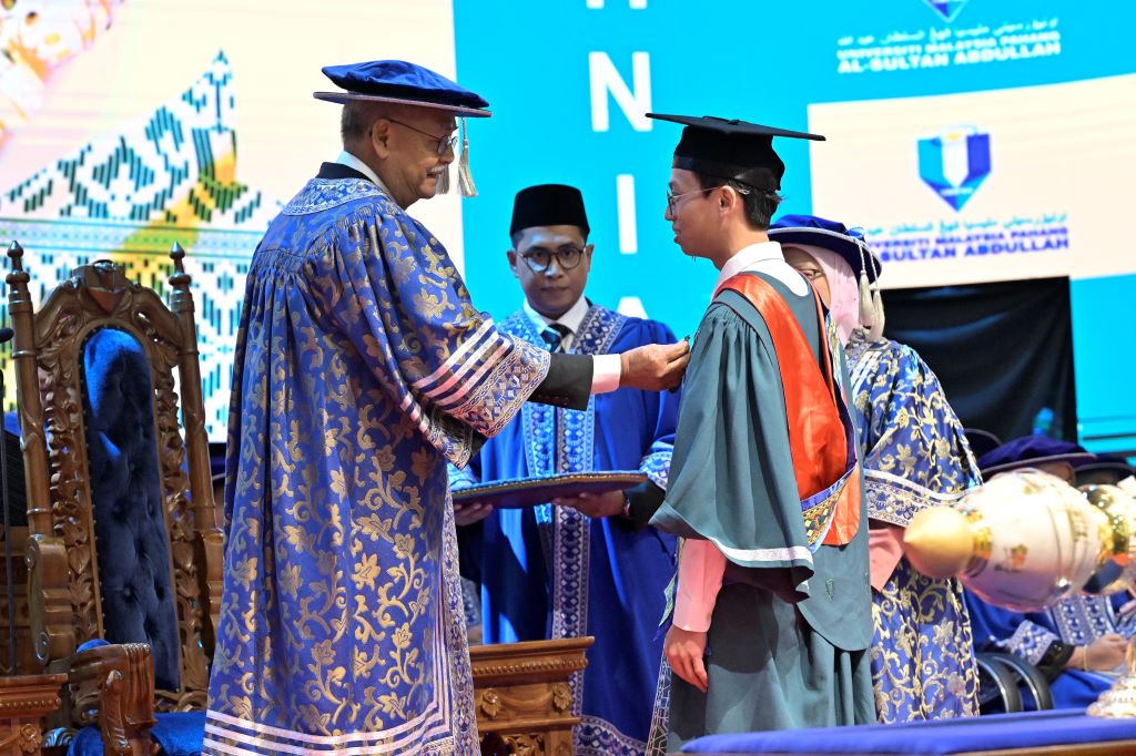 Cinta terhadap Kejuruteraan bawa Chua Hong Xiang raih Verein Deutscher Ingenieure (VDI) Award di Majlis Konvokesyen Ke-20 UMPSA