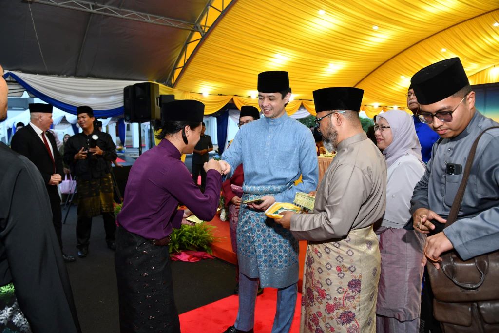 Crown Prince of Pahang officiates Masjid al-Jazari and joins Iftar Jama’ie with 2,000 UMPSA community