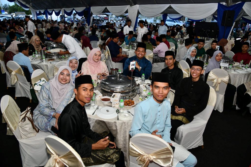 Crown Prince of Pahang officiates Masjid al-Jazari and joins Iftar Jama’ie with 2,000 UMPSA community