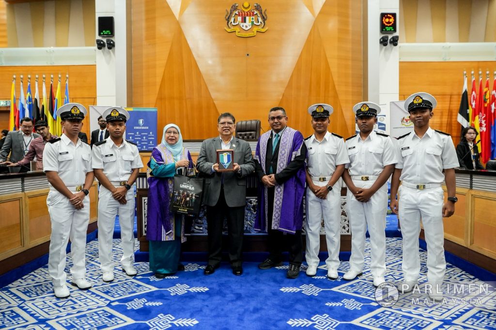 Dari Dewan Senat UMPSA ke Dewan Persidangan Parlimen Malaysia