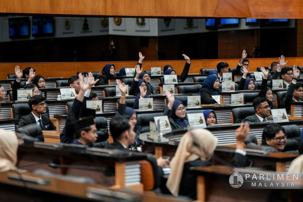 Dari Dewan Senat UMPSA ke Dewan Persidangan Parlimen Malaysia