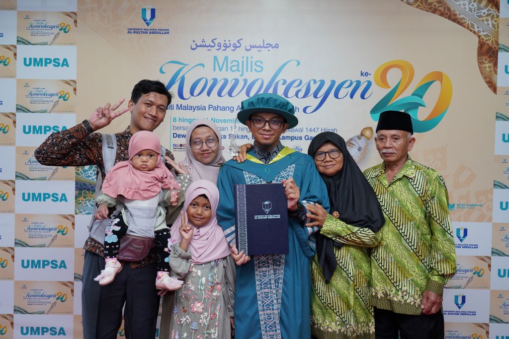  Dr. Afrig Aminuddin dinobat graduan antarabangsa cemerlang di Konvokesyen UMPSA Ke-20
