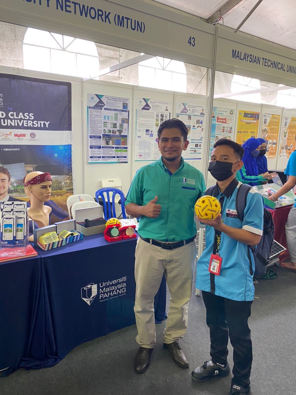 Ts. Dr. Nasrul Hadi produces Protective Bandana (Pro-B) reducing the risk of injury to takraw players