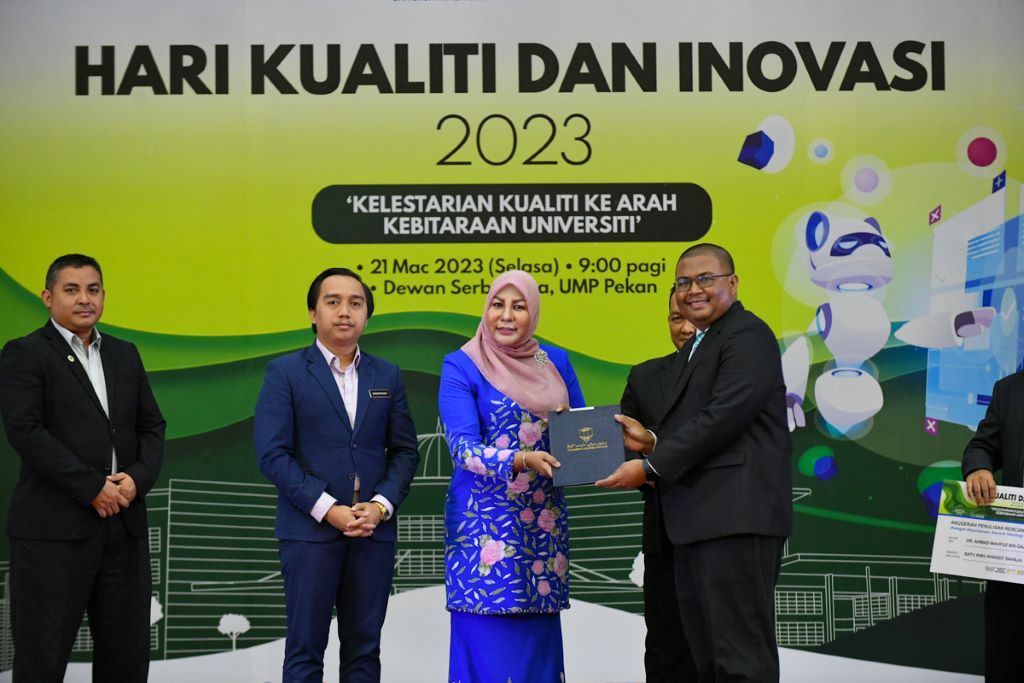 Dr. Ahmad Mahfuz dan Dr. Hasnah menjuarai Anugerah Penulisan Rencana Terbaik