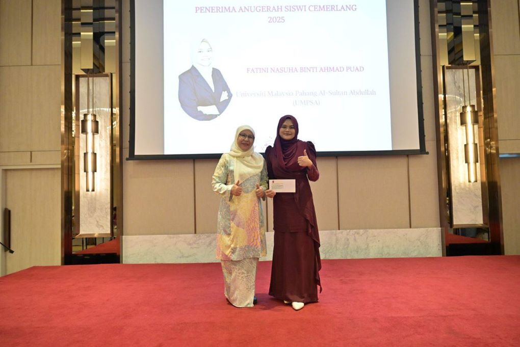 Fatini Nasuha penerima Anugerah Diraja UMPSA raih Anugerah Siswi Cemerlang PSWM