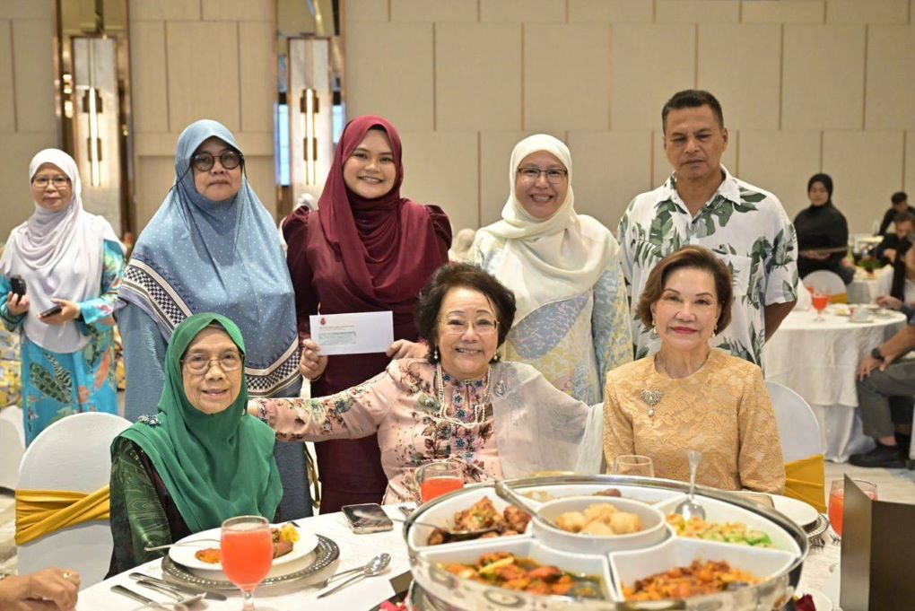 Fatini Nasuha penerima Anugerah Diraja UMPSA raih Anugerah Siswi Cemerlang PSWM