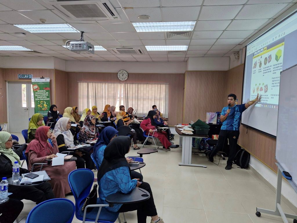 UMPSA and SWCorp Pahang collaborate to educate local community on compost production techniques using ‘Takakura’ method