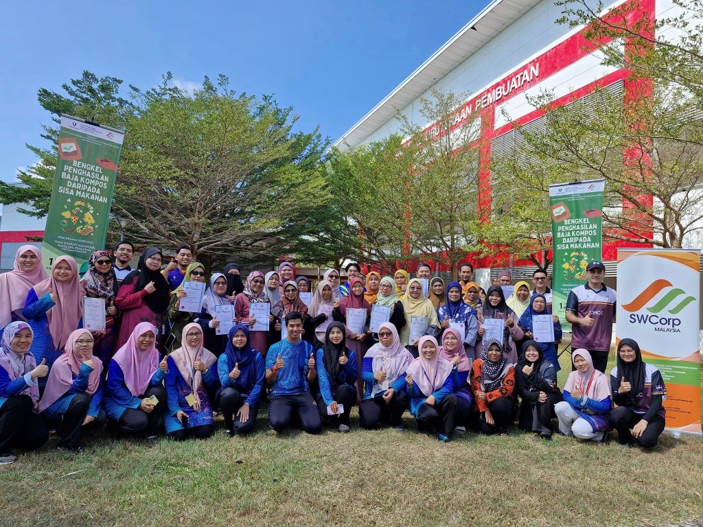 UMPSA and SWCorp Pahang collaborate to educate local community on compost production techniques using ‘Takakura’ method