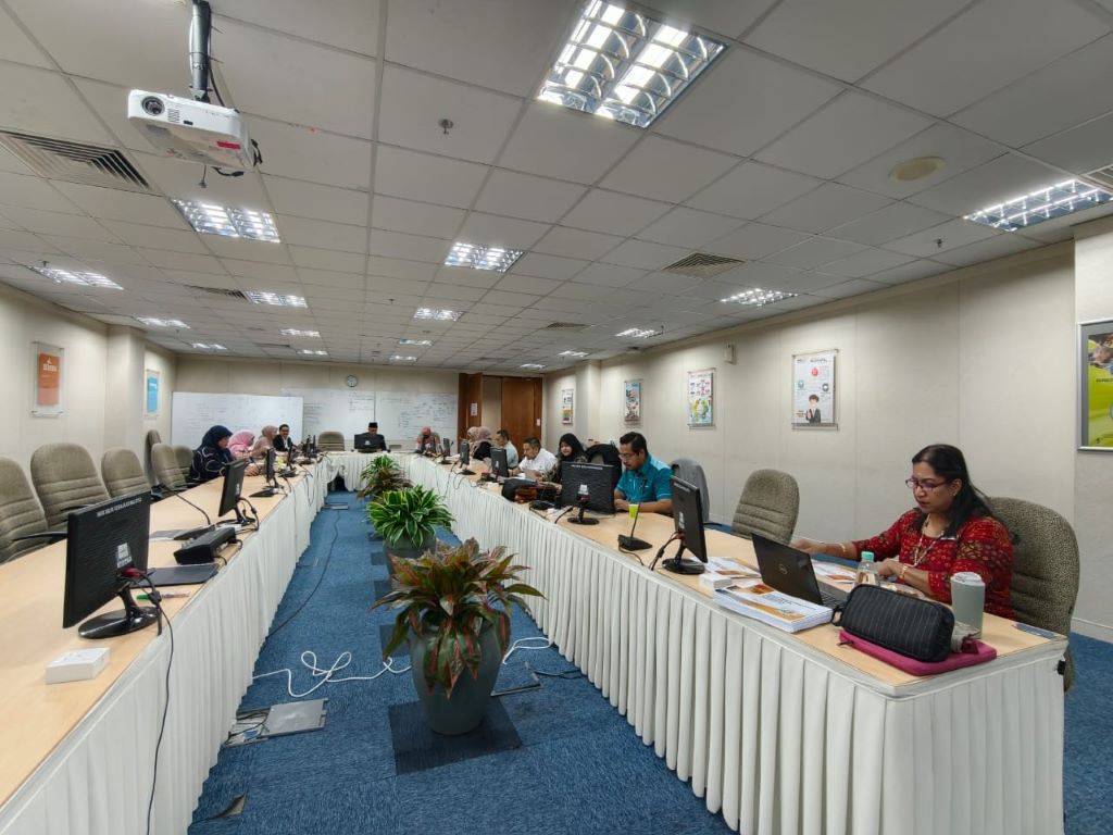 Guru Bahasa UMPSA sumbang kepakaran dalam pemurnian kurikulum persekolahan 2027