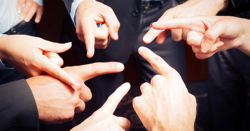 Bising Tentang Hak, Senyap Tentang Tanggungjawab