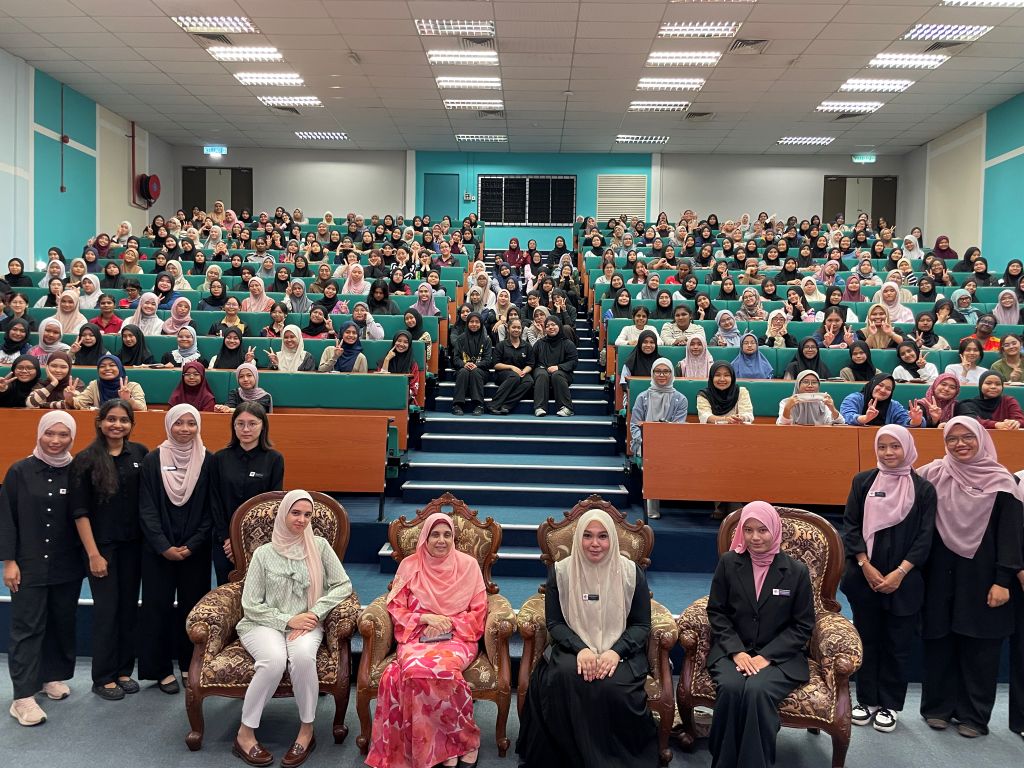 Selamat Datang ke UMPSA  Hiasilah Ilmu dengan Adab, Kerana Adab ialah Mahkota Ilmu