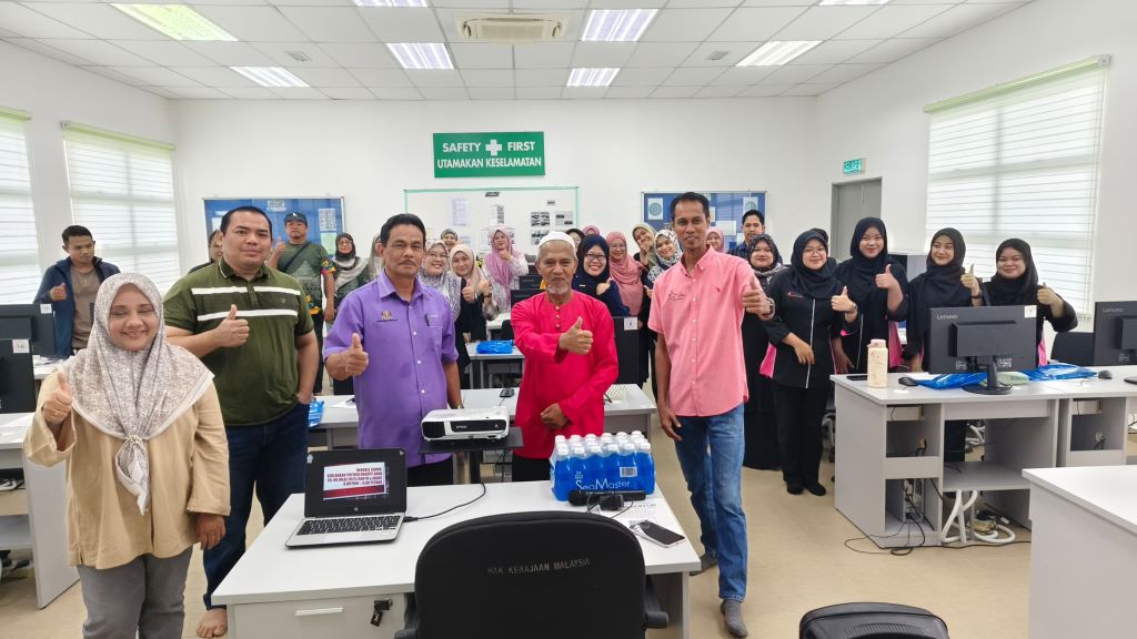 UMPSA anjur Pemindahan Ilmu Pembangunan Panduan Interaktif (InapKiT) kepada pengusaha Inap Desa di Pahang