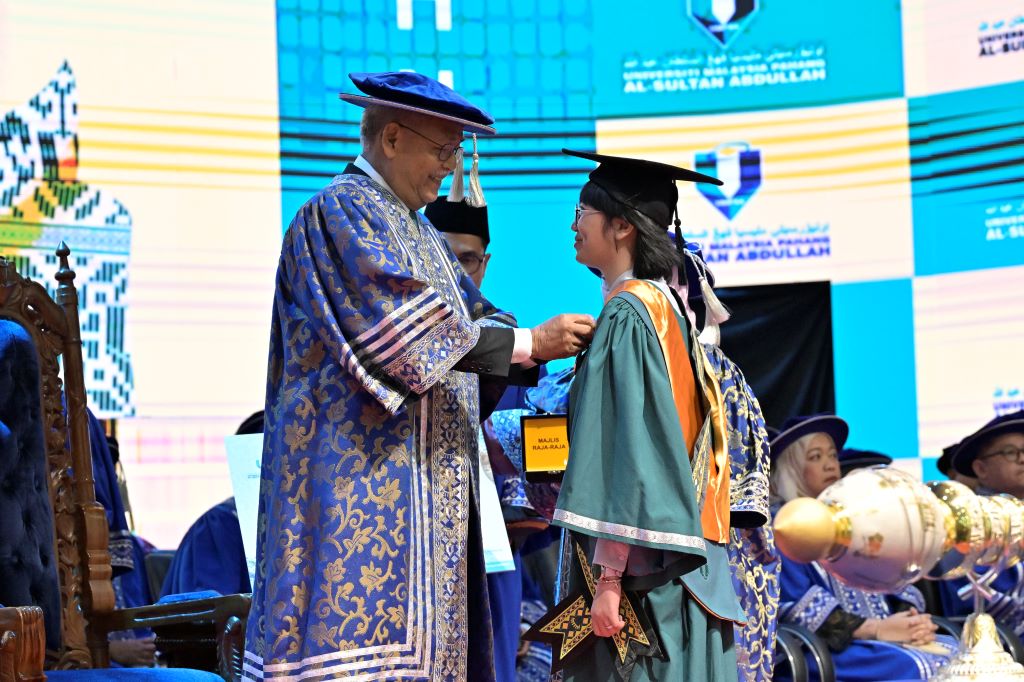  Ik Shim, Royal Award recipient perseverance becomes beacon of success