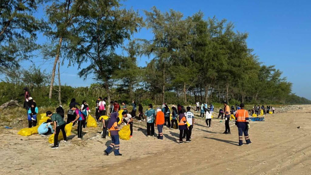 International Plogging@Pantai Lagenda kumpul 894.6kg sisa