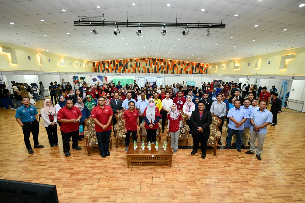 Karnival Kerjaya dan Keusahawanan UMP dapat sambutan tawar lebih 1,000 peluang latihan dan pekerjaan