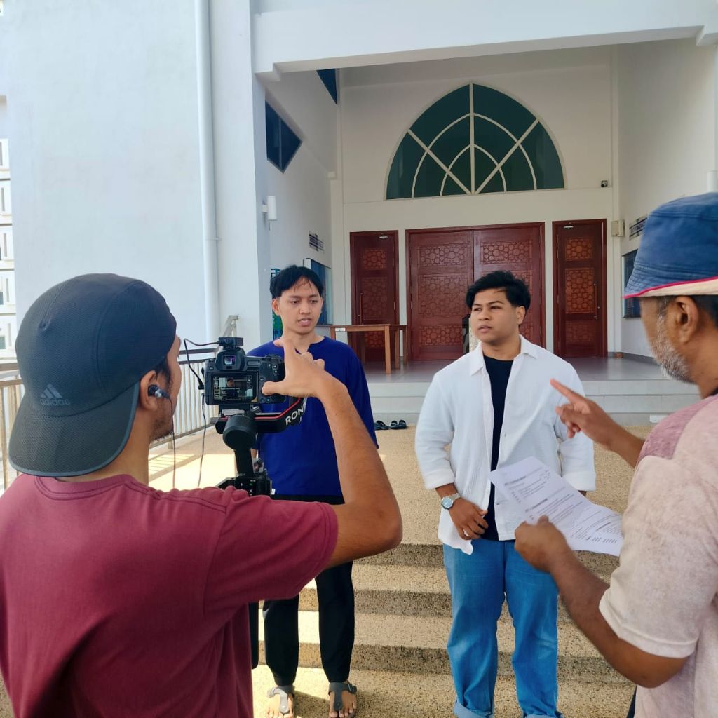 Rakaman drama raya Universiti Malaysia Pahang Al-Sultan Abdullah (UMPSA) telah dijalankan di sekitar UMPSA Pekan, Kampung Alor Ara dan Kampung Ulu Parit, Jalan Rompin Lama, Pekan. Rakaman ini merupakan acara tahunan anjuran Pusat Komunikasi Korporat (PKK) dengan kerjasama Pusat Kebudayaan UMPSA.  Drama raya bertajuk ‘Kelip-kelip Raya’ ini mengisahkan erti persahabatan, pengorbanan dan makna sebenar kebahagiaan.  Program ini juga turut mengetengahkan bakat mahasiswa sebagai sebahagian daripada tenaga produks