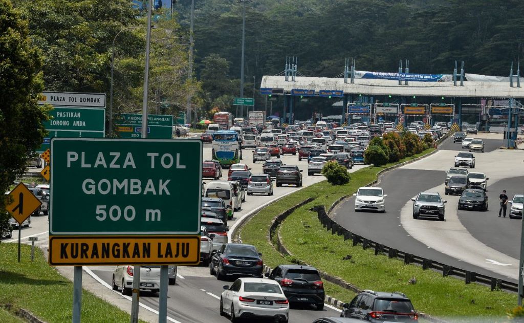 Ketabahan anak perantau redah kesesakan jalan raya untuk pulang beraya