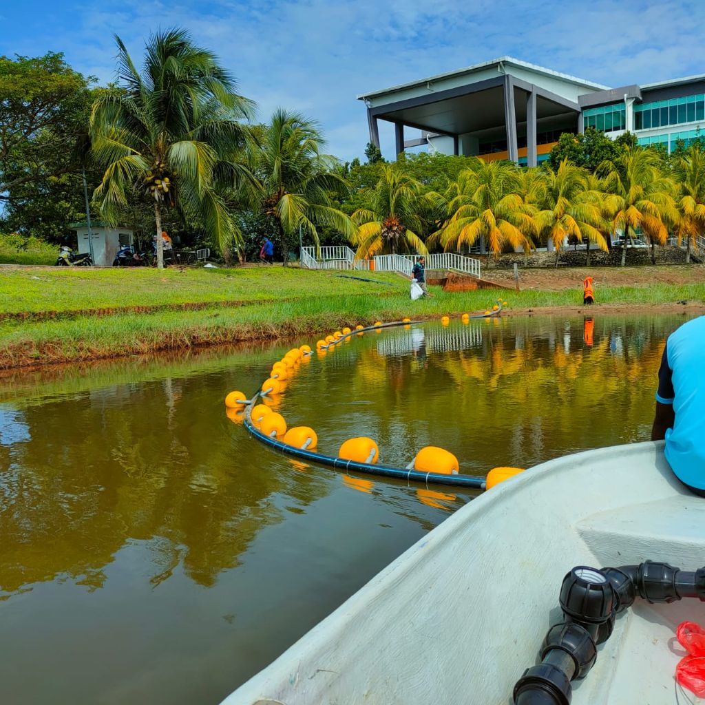 IoT Dashboard dipasang di dalam telefon bimbit menggunakan aplikasi BLYNK