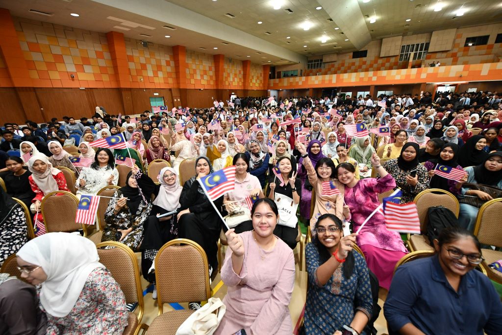 Lebih 1,500 hadir Majlis Pelancaran dan Penyerahan Jalur Gemilang Sempena Sambutan Bulan Kebangsaan Ke-67 Tahun 2024 peringkat UMPSA