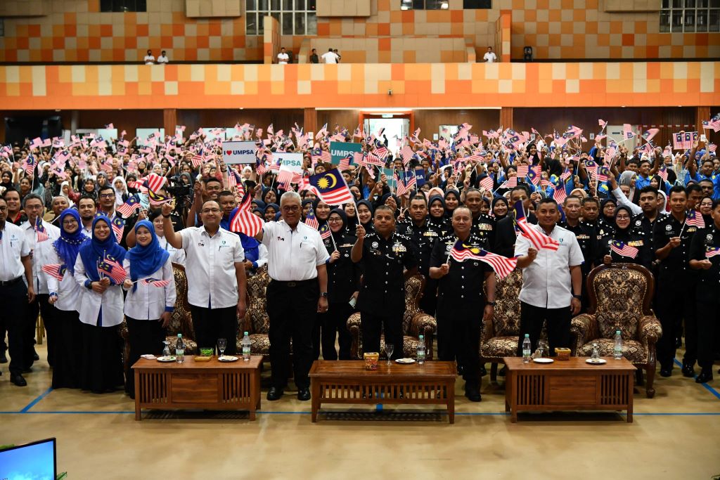 More than 1,500 attend the Launching and Handover Ceremony of the Jalur Gemilang in conjunction with the 67th National Month Celebration of 2024 at UMPSA