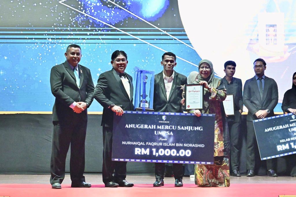 UMPSA rai kecemerlangan pelajar dalam Malam Anugerah Mercu Sanjung 2024