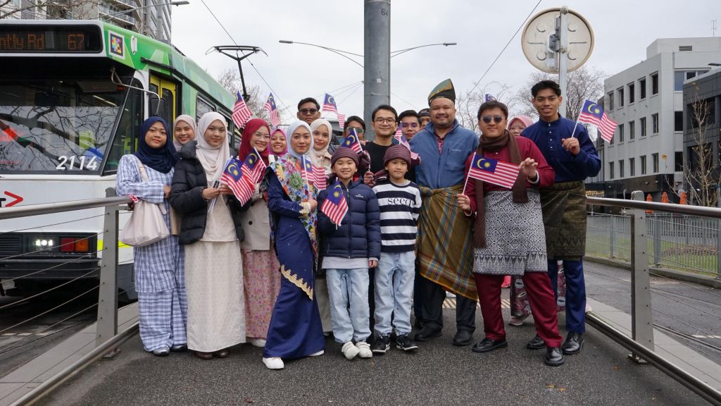 Semangat merdeka dibawa ke Melbourne, mahasiswa UMPSA rai Hari Kebangsaan Ke-68