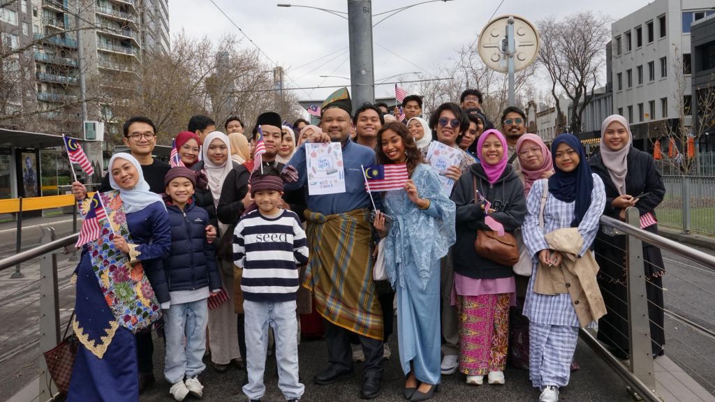 Semangat merdeka dibawa ke Melbourne, mahasiswa UMPSA rai Hari Kebangsaan Ke-68