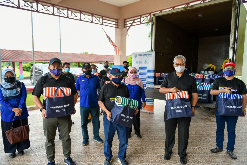 Yayasan UMP hulur sumbangan bantu mangsa banjir