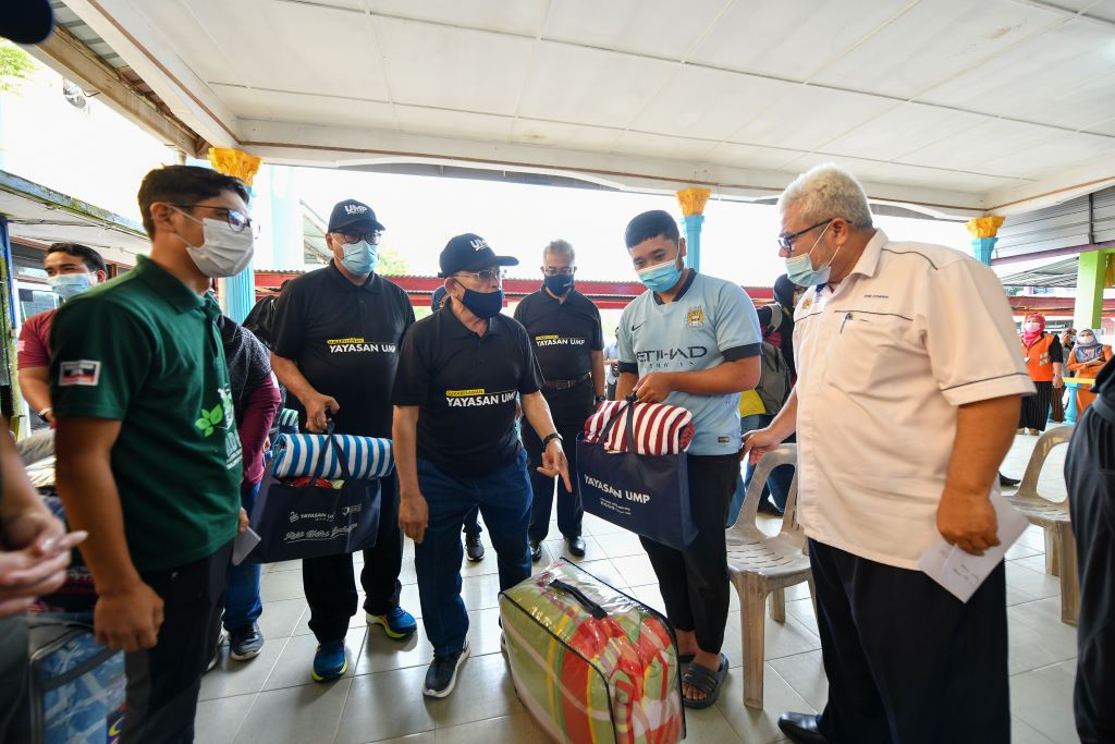 Yayasan UMP hulur sumbangan bantu mangsa banjir