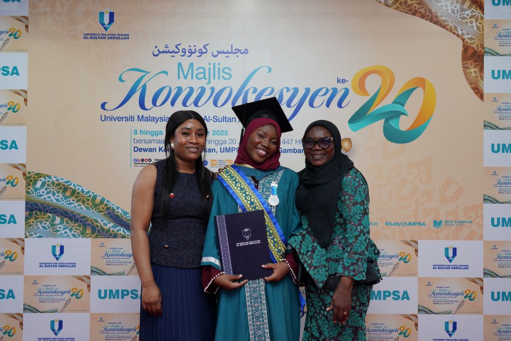 Nasiru Kamilah Oluwabusolami Adejumoke dari Nigeria raih Hadiah Kecemerlangan Akademik Graduan Antarabangsa (Kategori Prasiswazah)