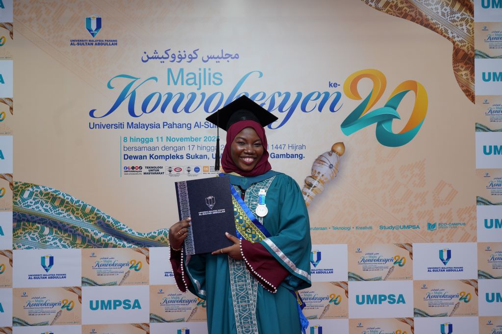 Nasiru Kamilah Oluwabusolami Adejumoke dari Nigeria raih Hadiah Kecemerlangan Akademik Graduan Antarabangsa (Kategori Prasiswazah)