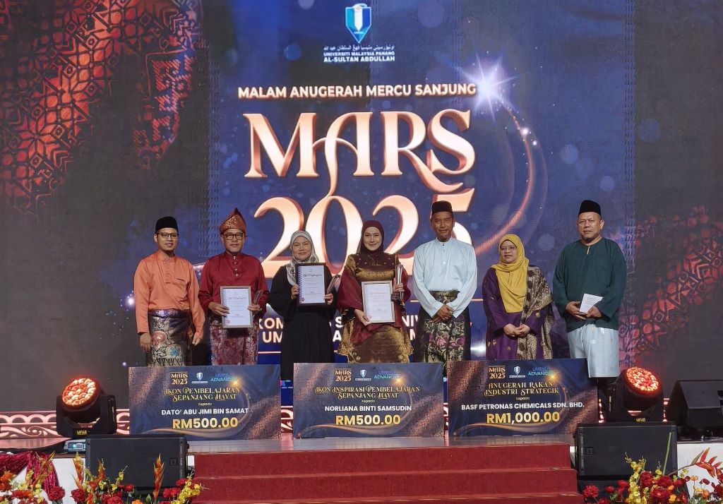 Norliana Samsudin terima Anugerah Ikon Inspirasi Pembelajaran Sepanjang Hayat UMPSA Advanced
